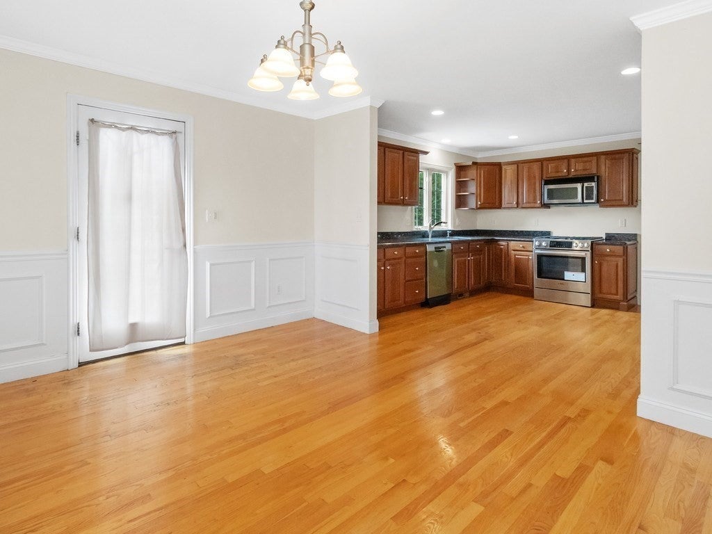35 Hiawatha Avenue, Waltham, MA Photo #12