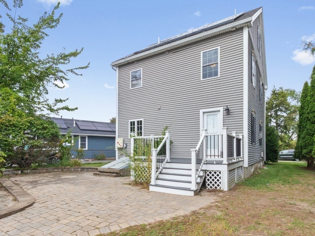 35 Hiawatha Avenue, Waltham, MA Photo #34