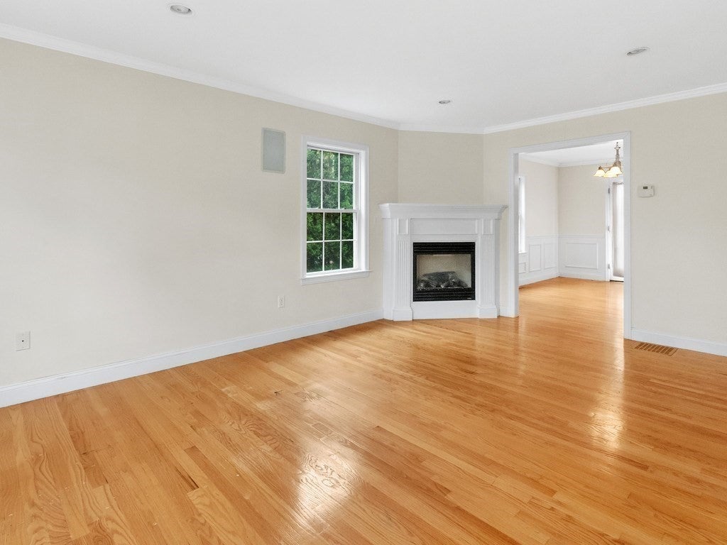 35 Hiawatha Avenue, Waltham, MA Photo #9