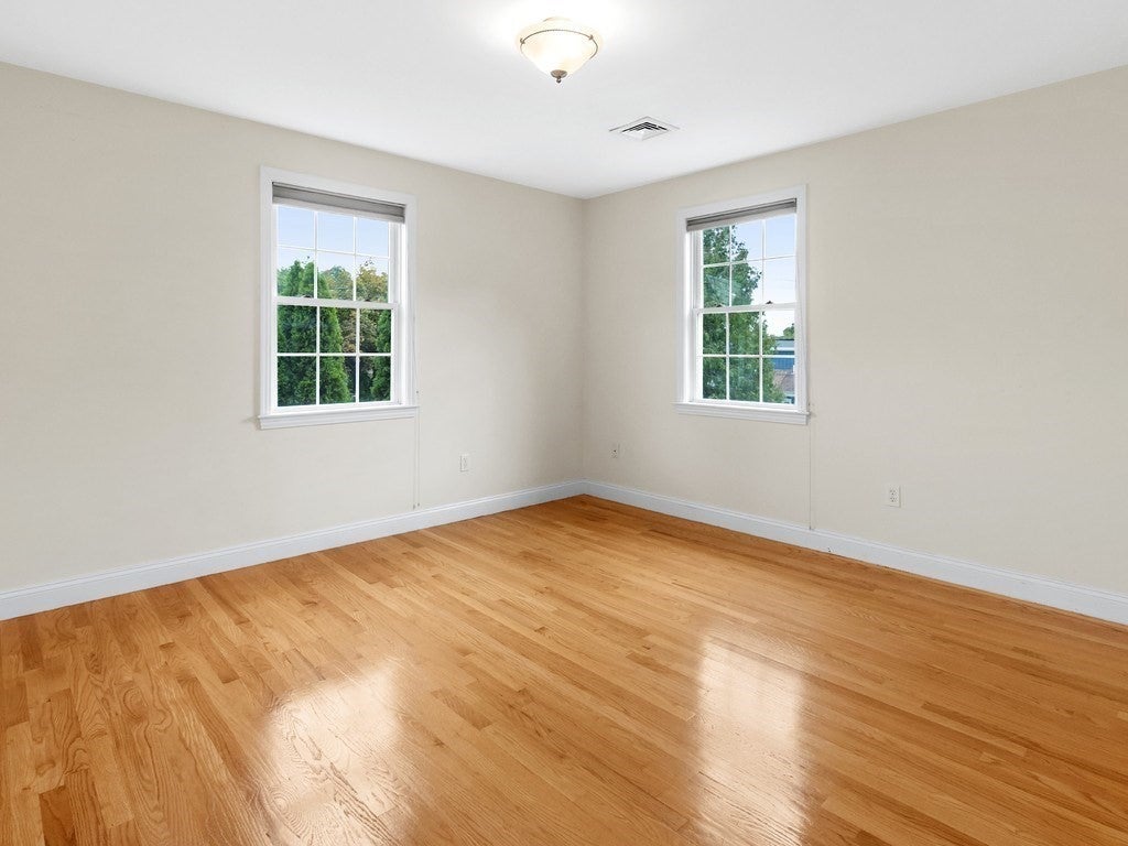 35 Hiawatha Avenue, Waltham, MA Photo #18