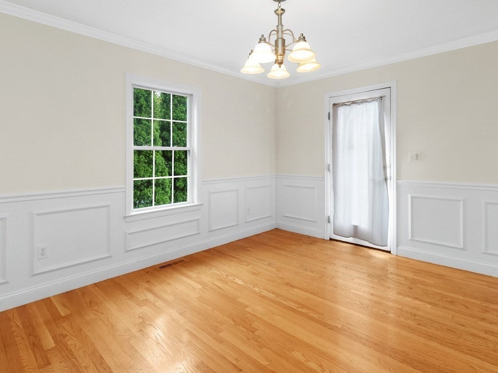 35 Hiawatha Avenue, Waltham, MA Photo #14