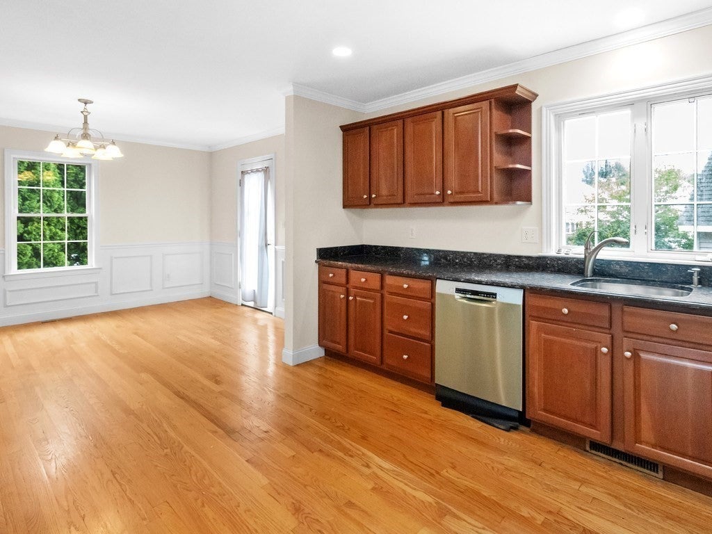 35 Hiawatha Avenue, Waltham, MA Photo #6