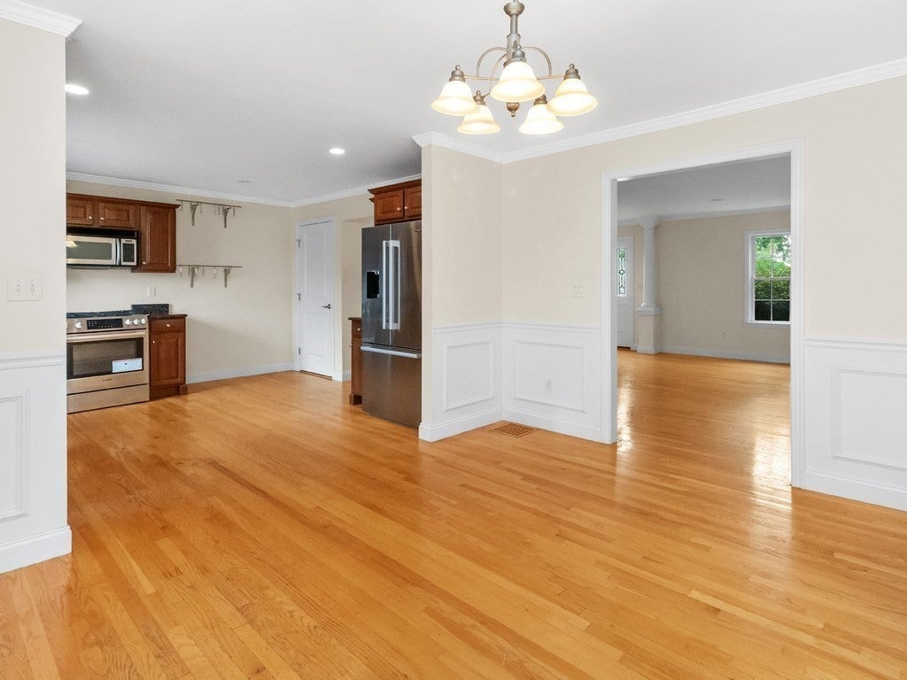 35 Hiawatha Avenue, Waltham, MA Photo #11