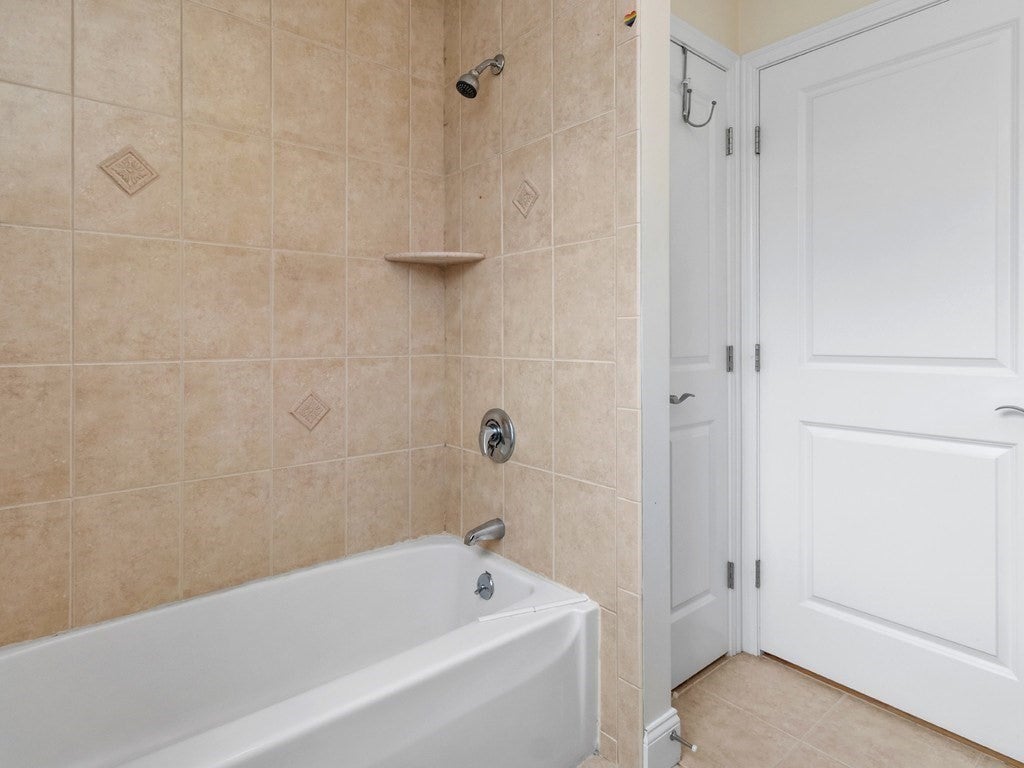 35 Hiawatha Avenue, Waltham, MA Photo #24