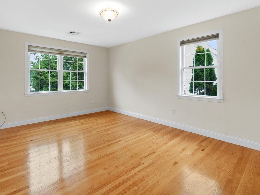 35 Hiawatha Avenue, Waltham, MA Photo #16