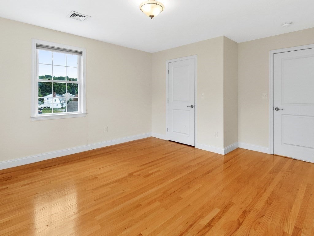 35 Hiawatha Avenue, Waltham, MA Photo #19