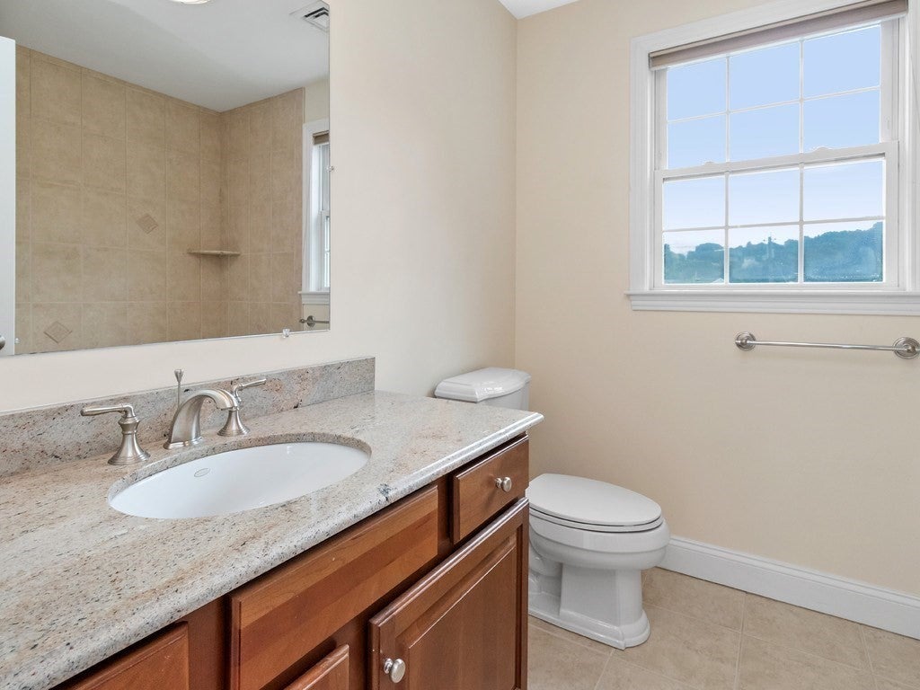 35 Hiawatha Avenue, Waltham, MA Photo #23
