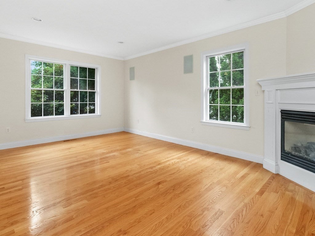 35 Hiawatha Avenue, Waltham, MA Photo #10