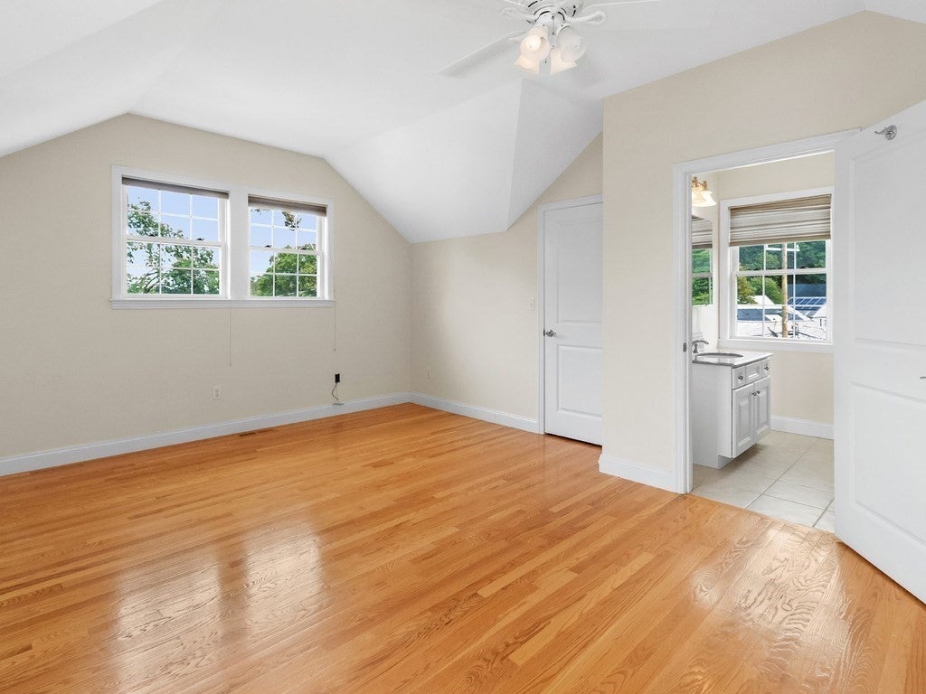 35 Hiawatha Avenue, Waltham, MA Photo #20