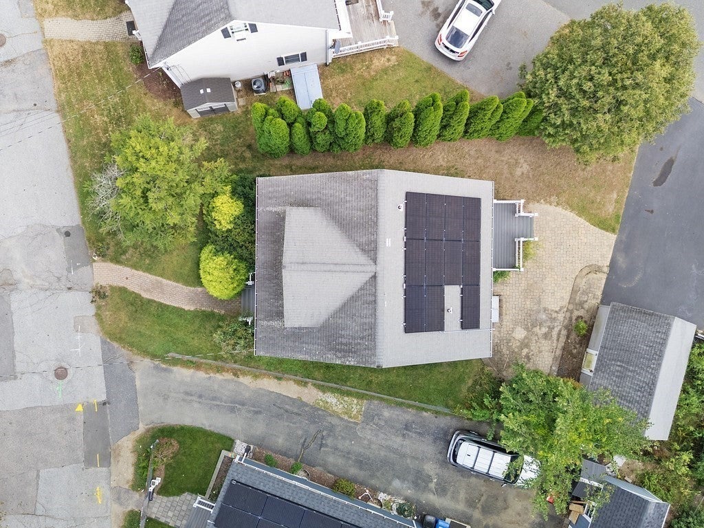 35 Hiawatha Avenue, Waltham, MA Photo #37