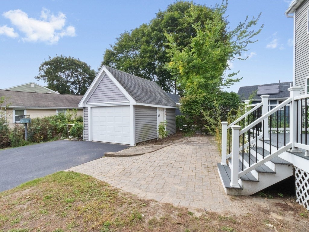 35 Hiawatha Avenue, Waltham, MA Photo #30