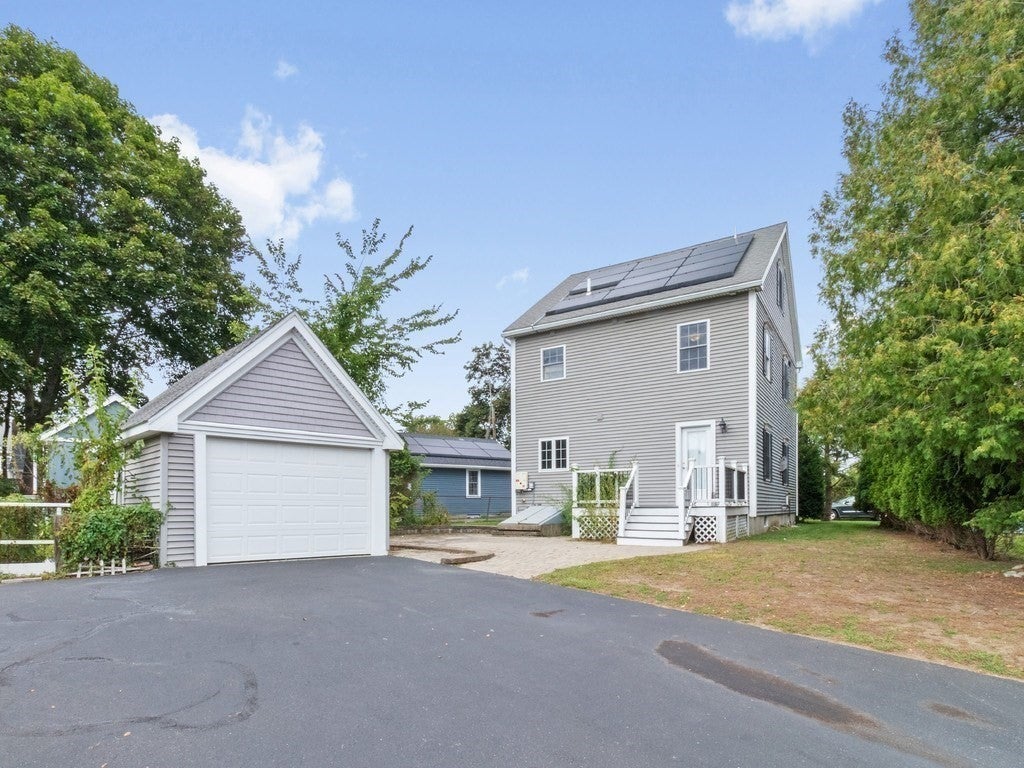35 Hiawatha Avenue, Waltham, MA Photo #32