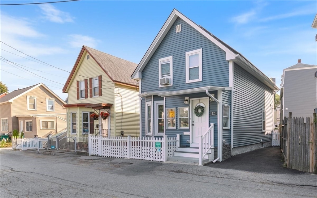 12 Chase St