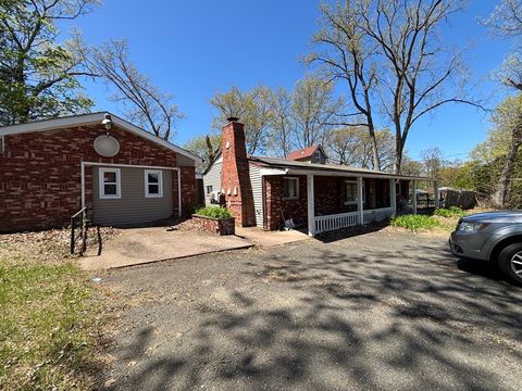 144 Sunridge Dr Springfield MA 01118