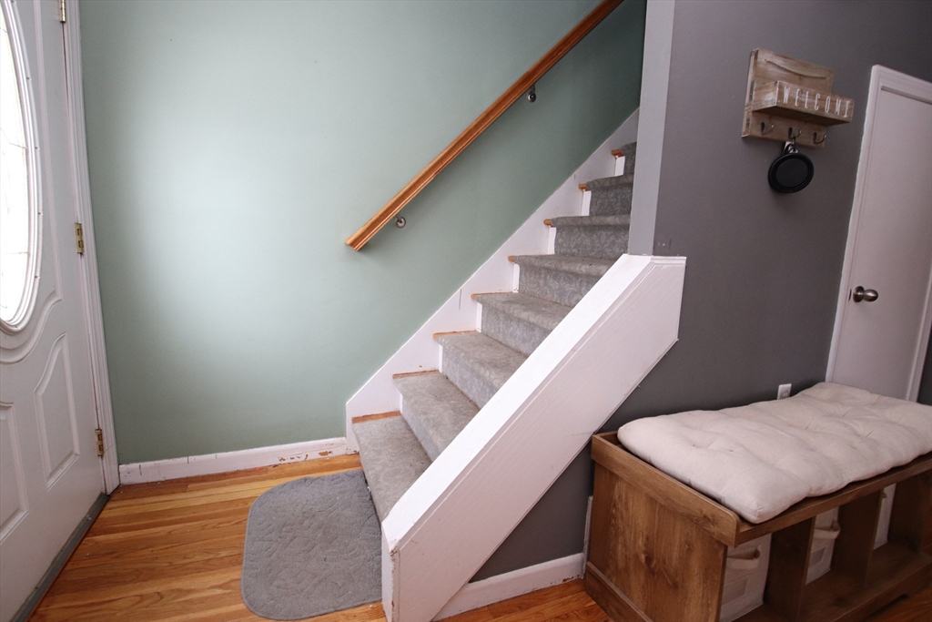 Saugus, Massachusetts 01906, United States, 3 Bedrooms Bedrooms, ,2 BathroomsBathrooms,Residential,Pending,6371