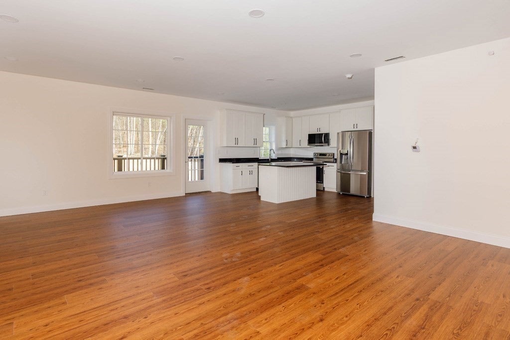 150 State Rd E 10