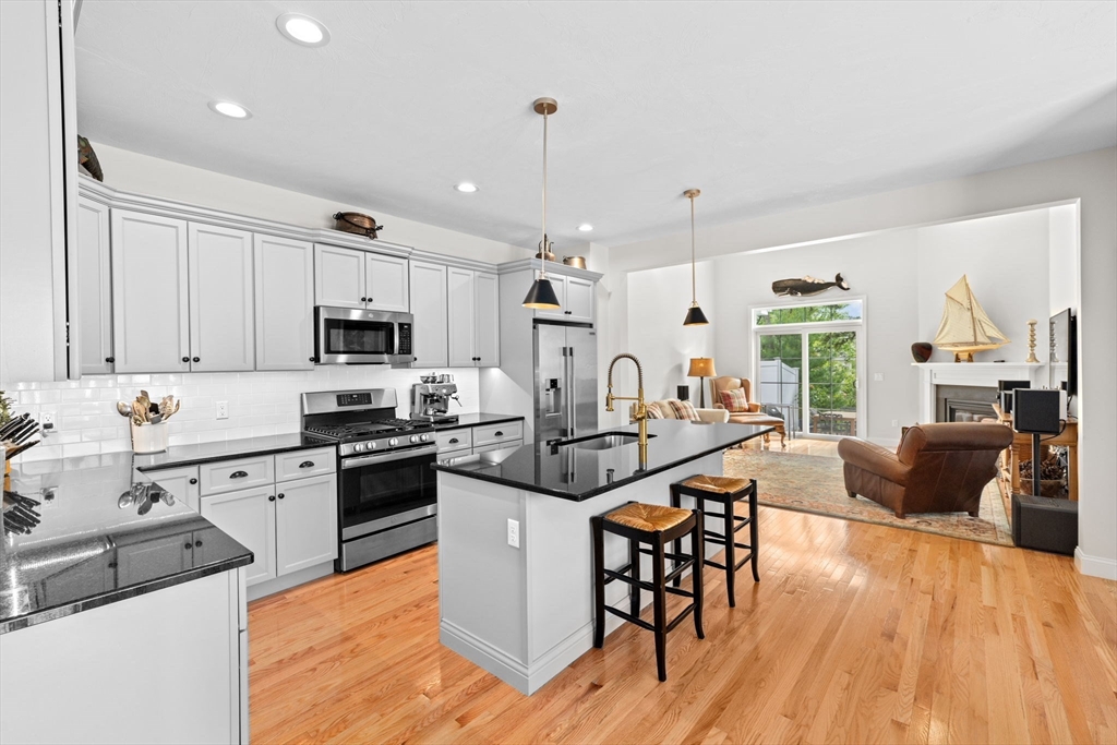 24 Meadowbrook Dr