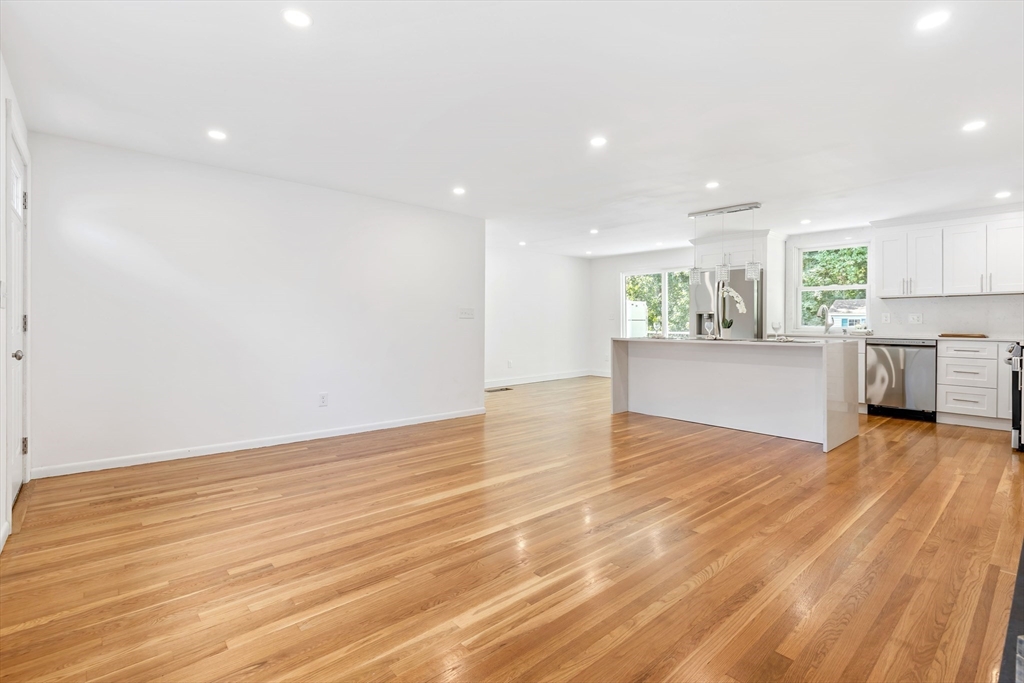32 Lyman Rd