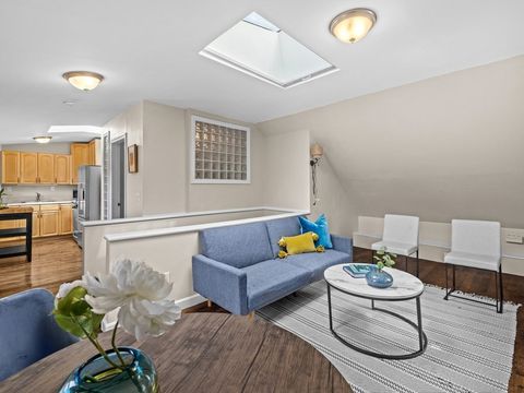 47 R Jamaica 3 Boston MA 02130