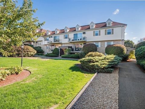 18 Williamsburg Court 1 Shrewsbury MA 01545