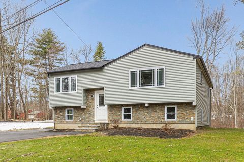 Photo of 7 Trues Pkwy, Sandown, NH 03873 (MLS # 73490097)