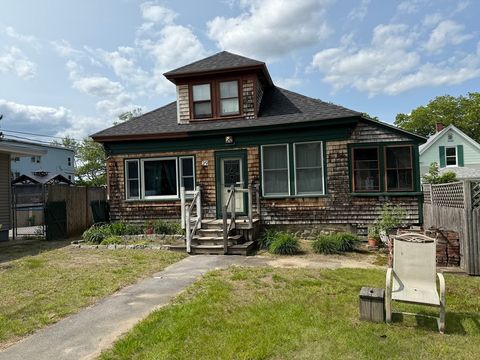 29 Lynn St Lawrence MA 01843