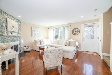 37 Scotty Hollow Dr B Chelmsford MA 01863