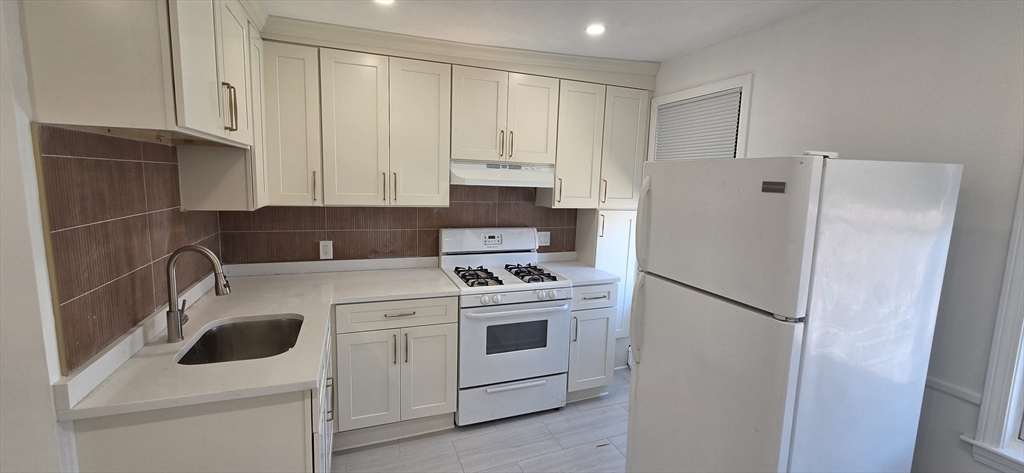 206 Chelsea ST #2, Boston, MA Photo #2