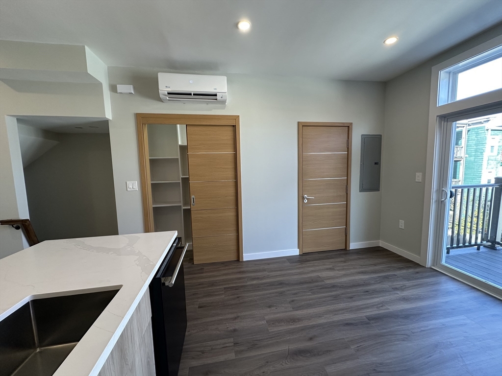 33 Copeland Street B