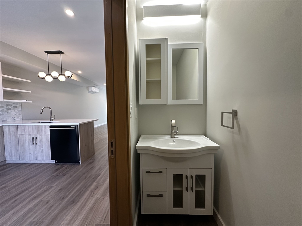 33 Copeland Street B