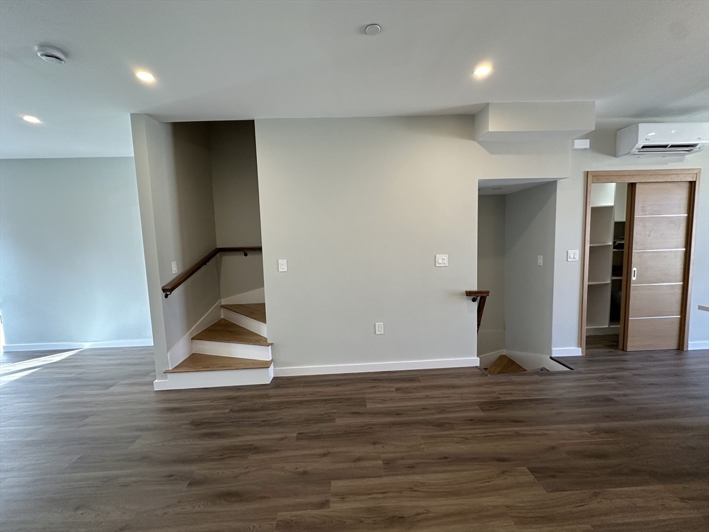 33 Copeland Street B