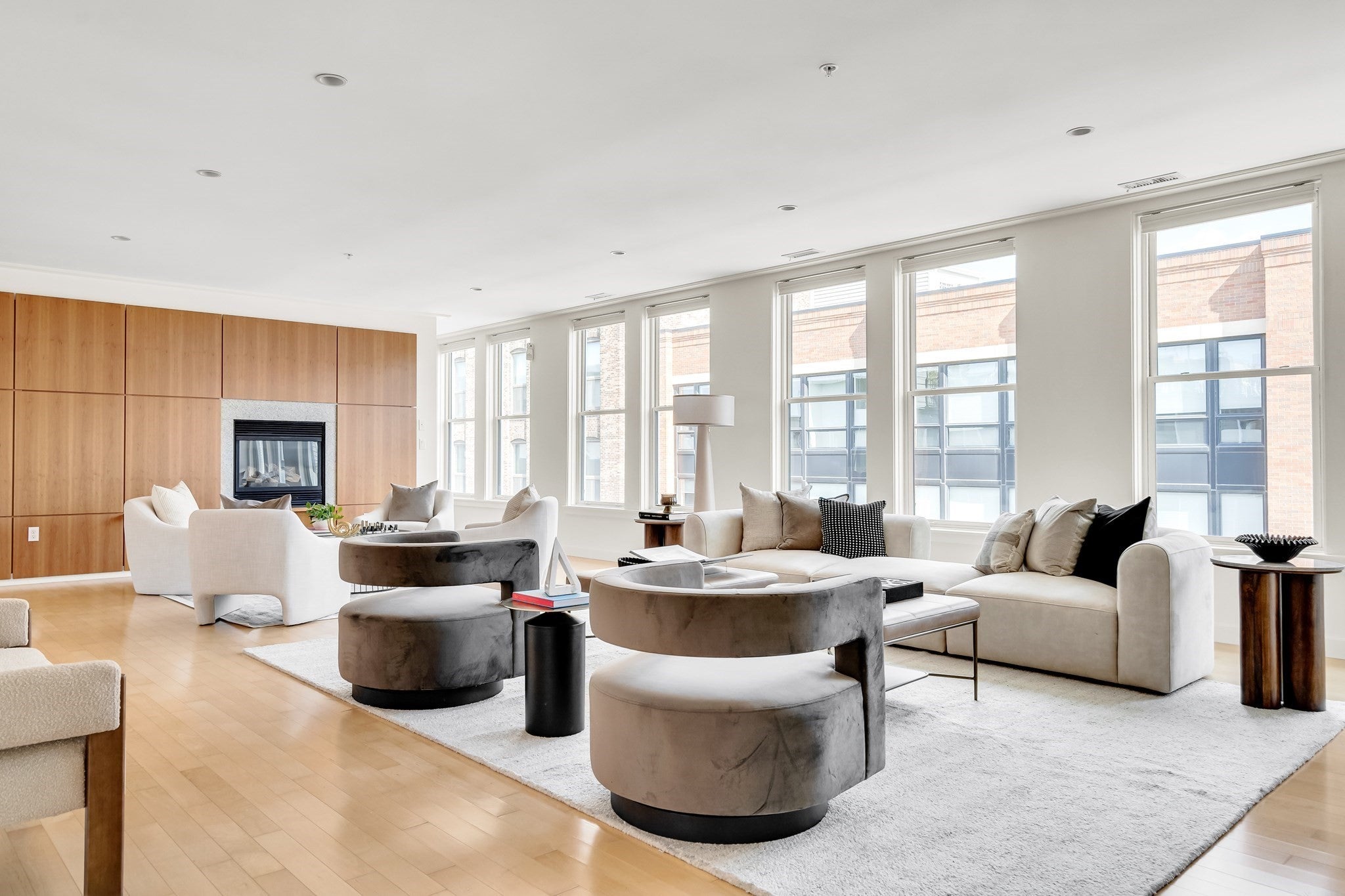 337 W 2nd St 17