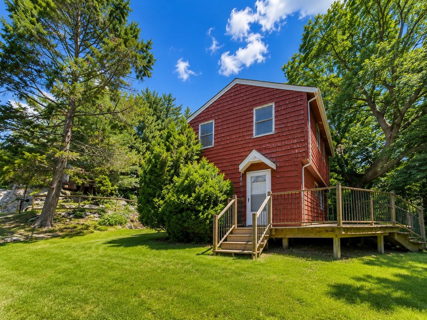 Photo of 39 Woodside Ln, Arlington, MA