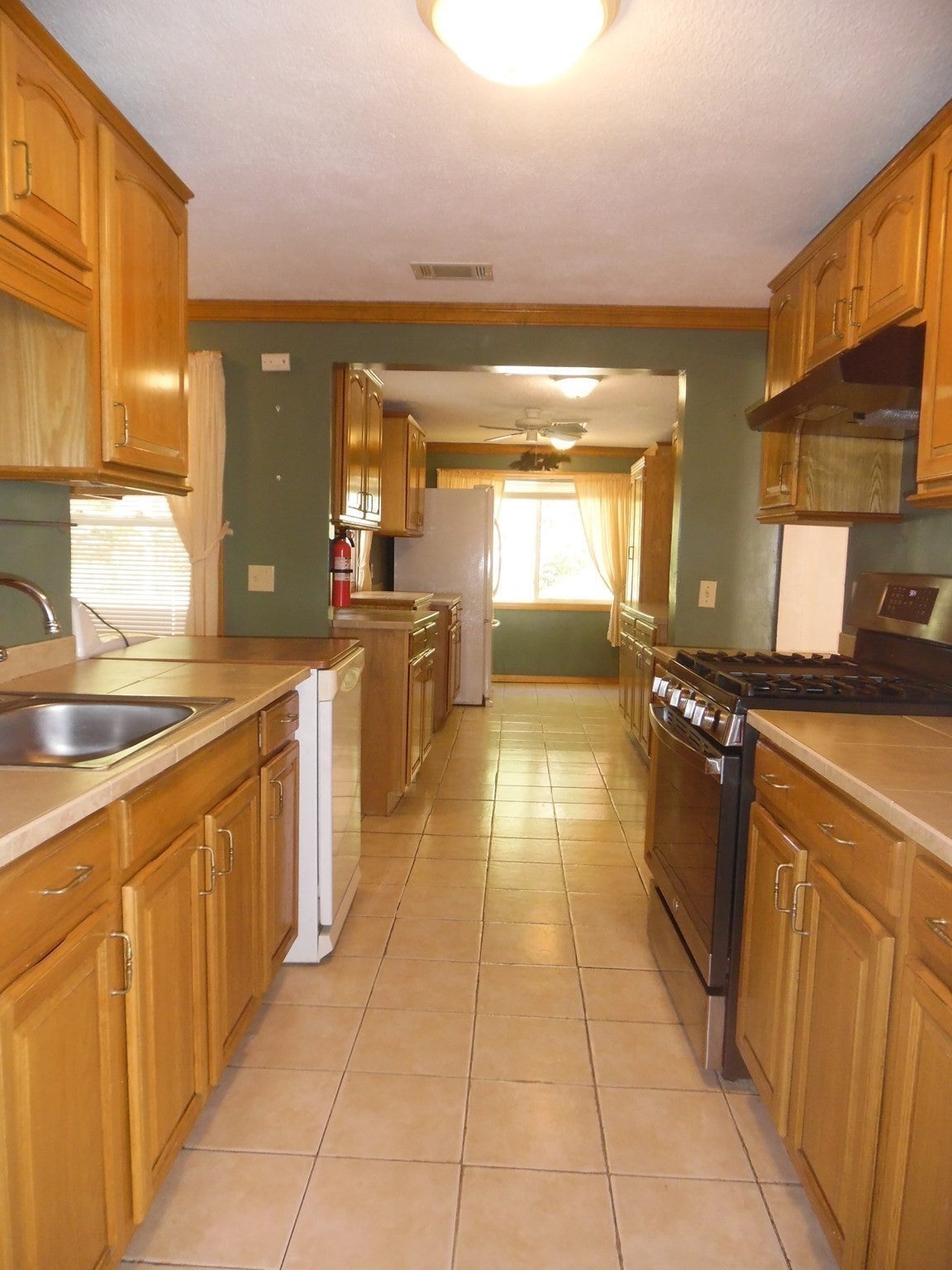 21 Burnside Drive, Swansea, MA Photo #6