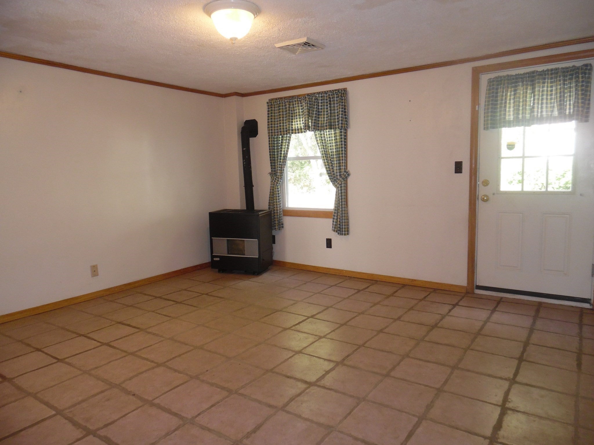 21 Burnside Drive, Swansea, MA Photo #16