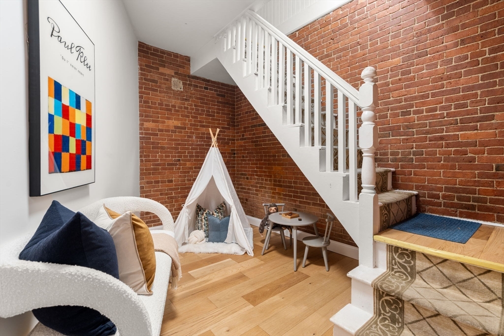 39 Kent St B