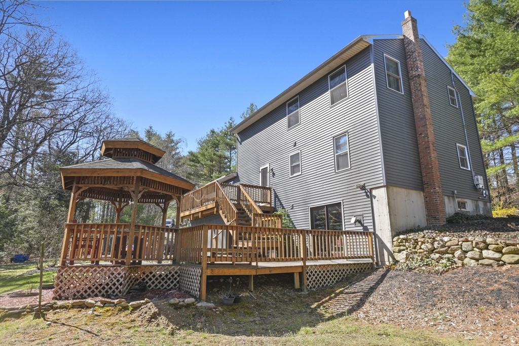 326 W River St