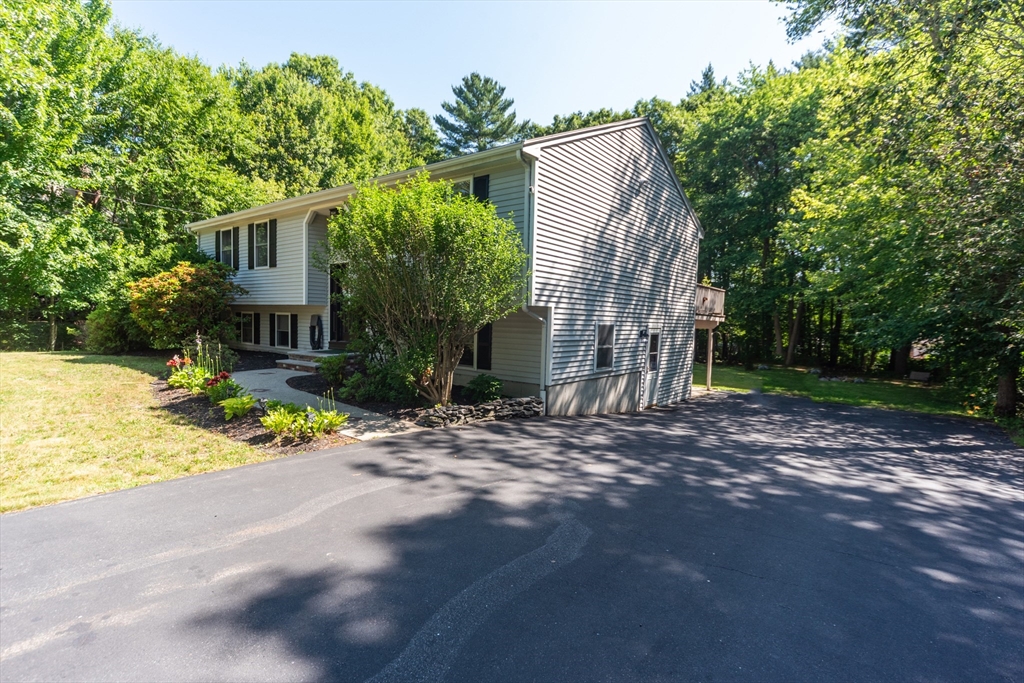 196 Bluejay Ln