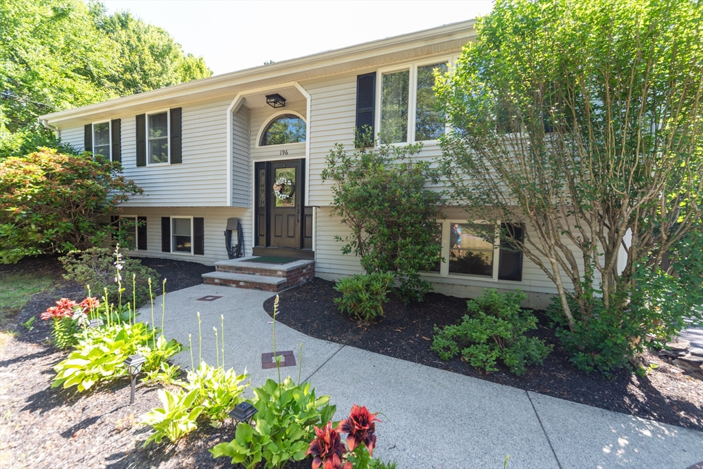 196 Bluejay Ln