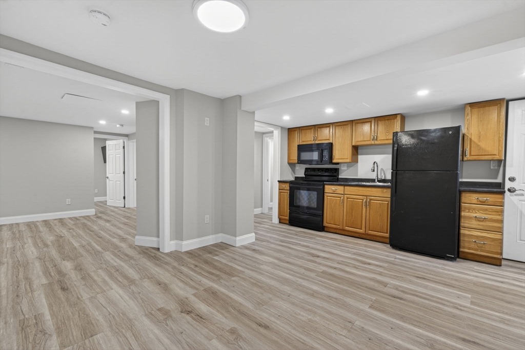 Click for 40 Elm St #B, Wakefield, MA slideshow