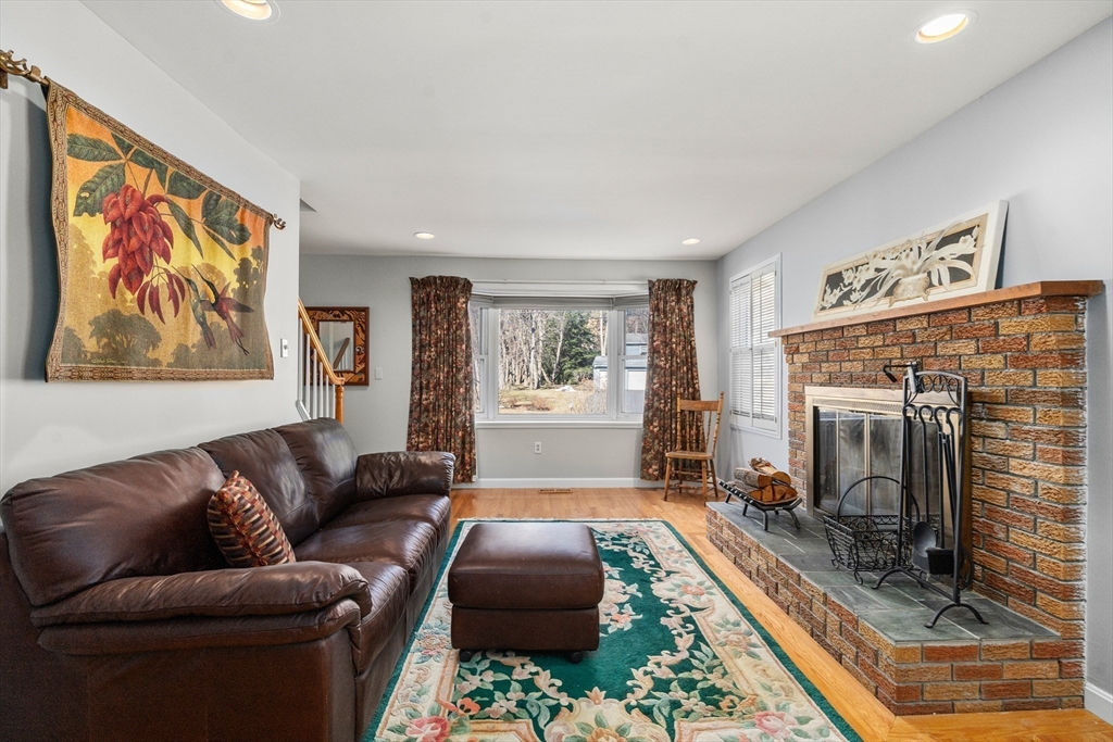 7 Whiting Rd