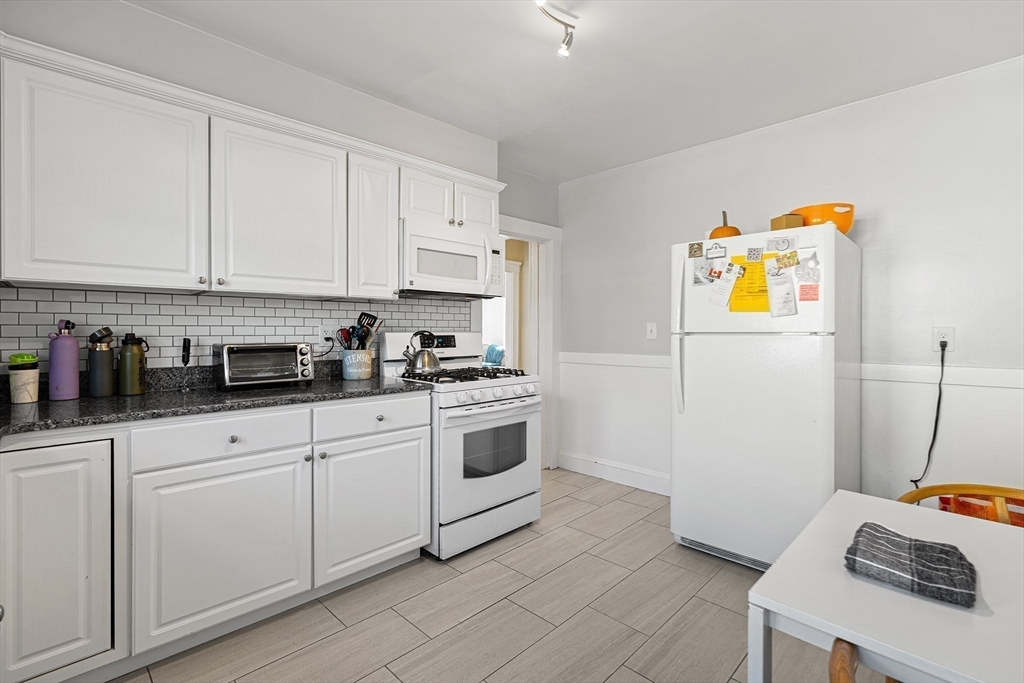 86 Chester Ave 1