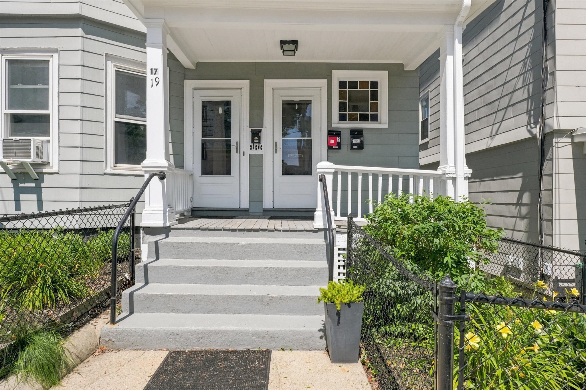 17 Dow St