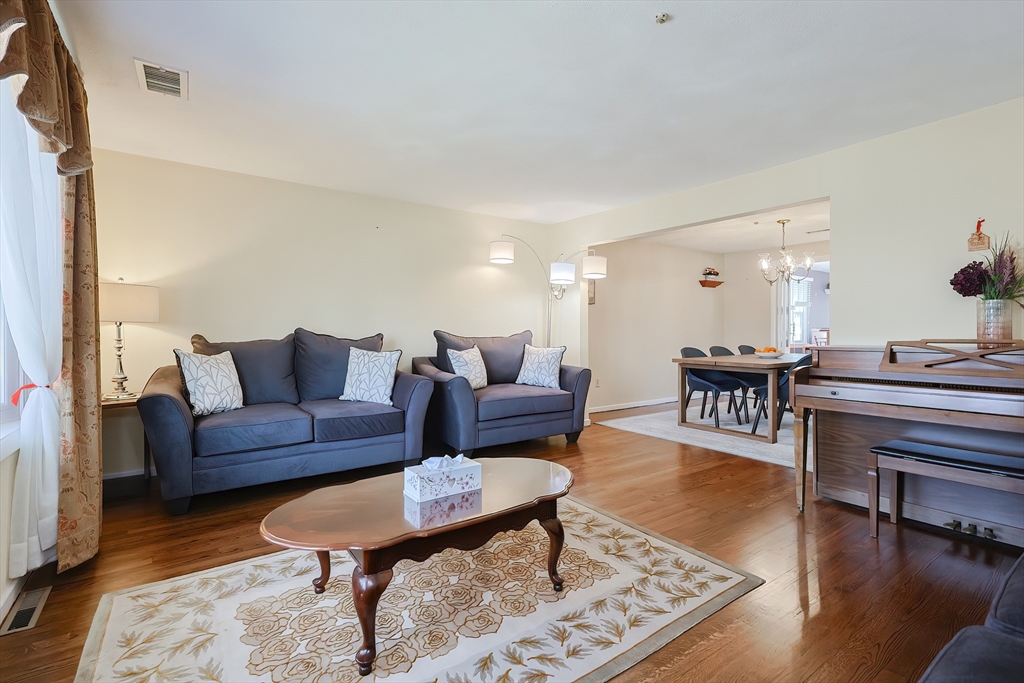 222 Evergreen Ave