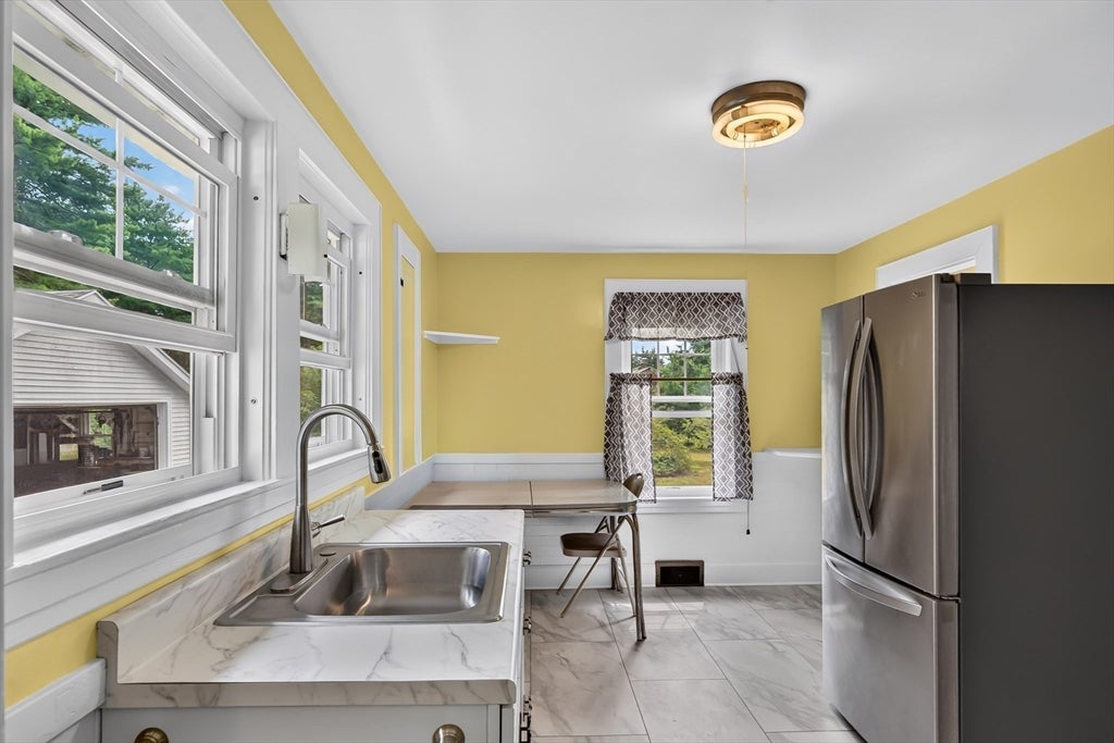 46 Tilton Ave, Lunenburg, MA Photo #8