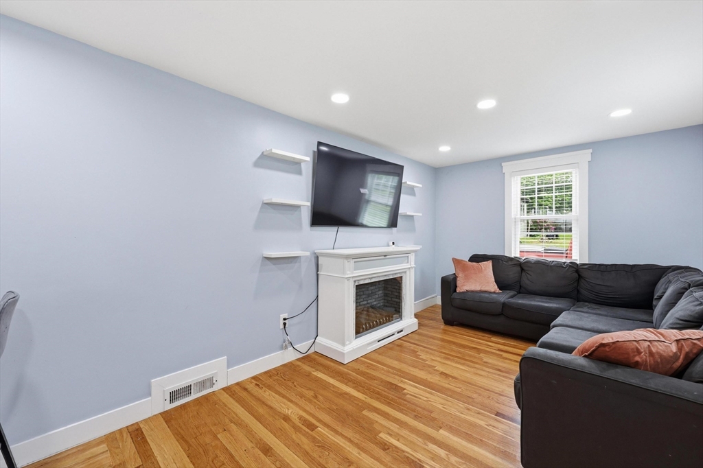 24 Warren Ave