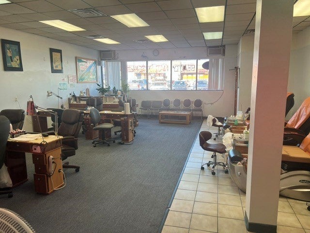 883 N Main St
