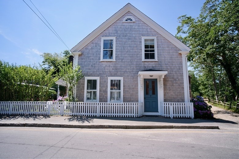 Click for 82 Center ST, Nantucket, MA slideshow
