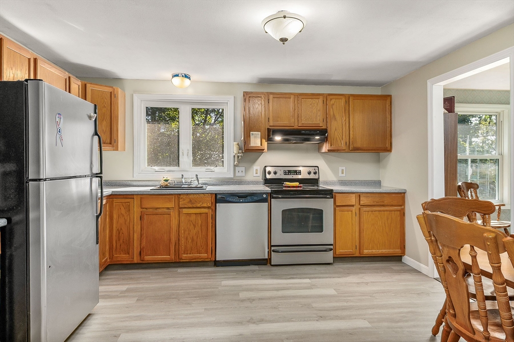 8 Old County Road, Amesbury, MA Photo #2
