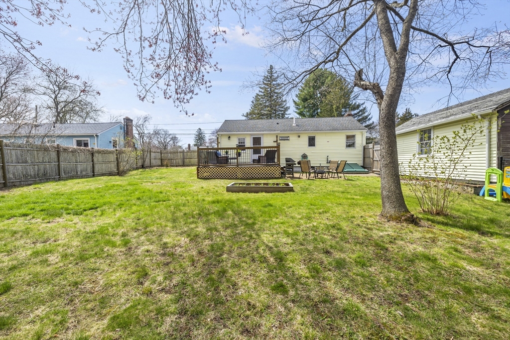 8 Kingcrest Ter